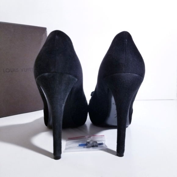 LOUIS VUITTON Knot Confident Black Suede Tassel Heel Pumps 37.5 - Picture 9 of 15